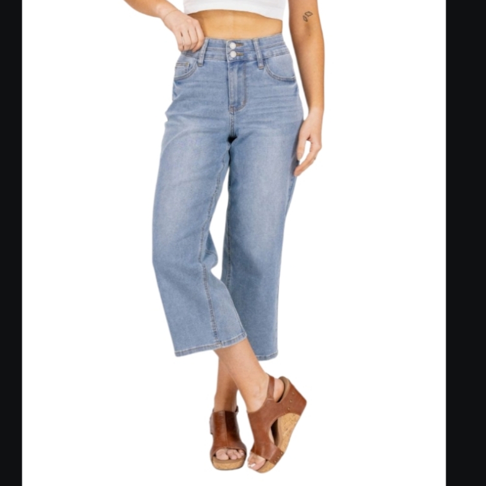 Judy Blue Light Blue Cropped Jeans